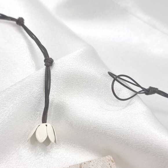 New ZARA Casscading Flowers Ecru Cord Necklace - Picture 10 of 15